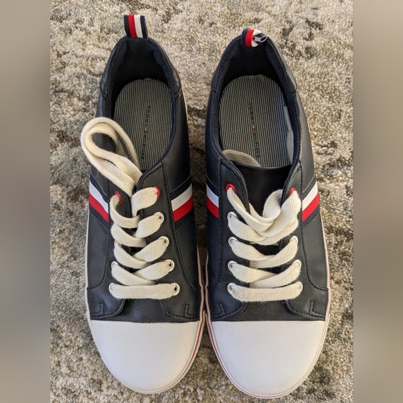 Tommy Hilfiger Kids Signature Stripe Sneaker size 3 - Picture 2 of 7